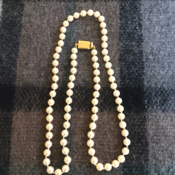 Vintage Monet Pearl Necklace Knotted Gold Clasp - Picture 1 of 8